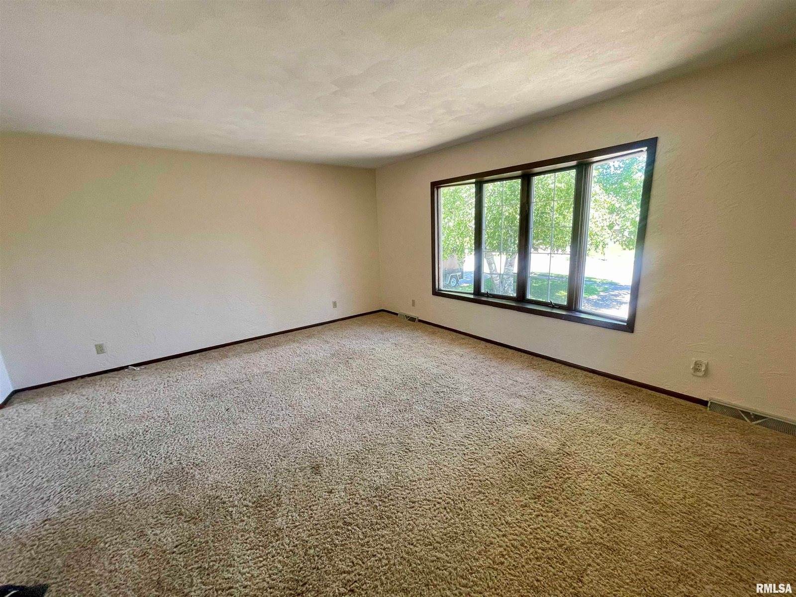 1102 27TH Avenue Court, Silvis, IL 61282