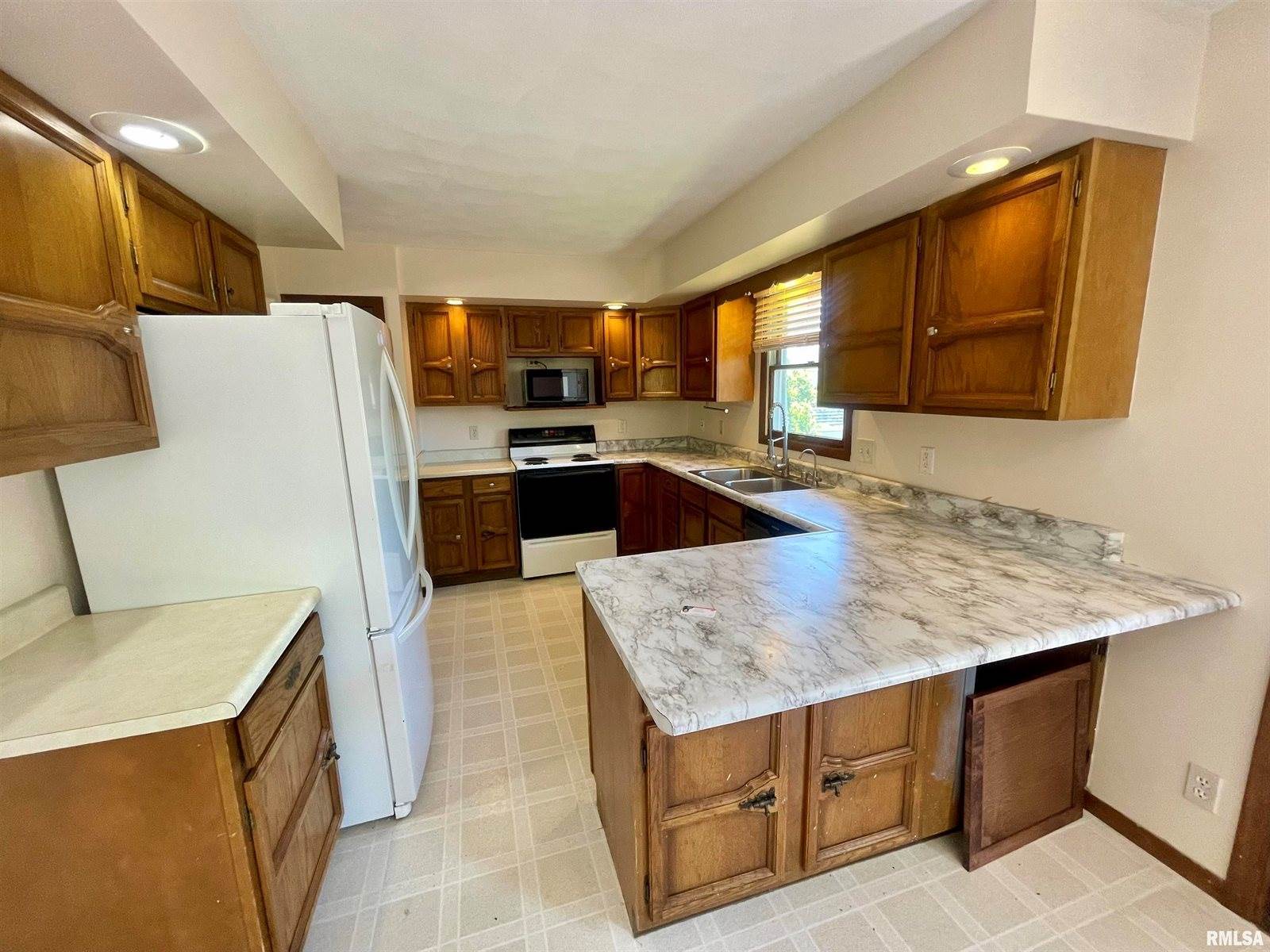 1102 27TH Avenue Court, Silvis, IL 61282