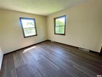 1102 27TH Avenue Court, Silvis, IL 61282