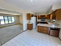 1102 27TH Avenue Court, Silvis, IL 61282