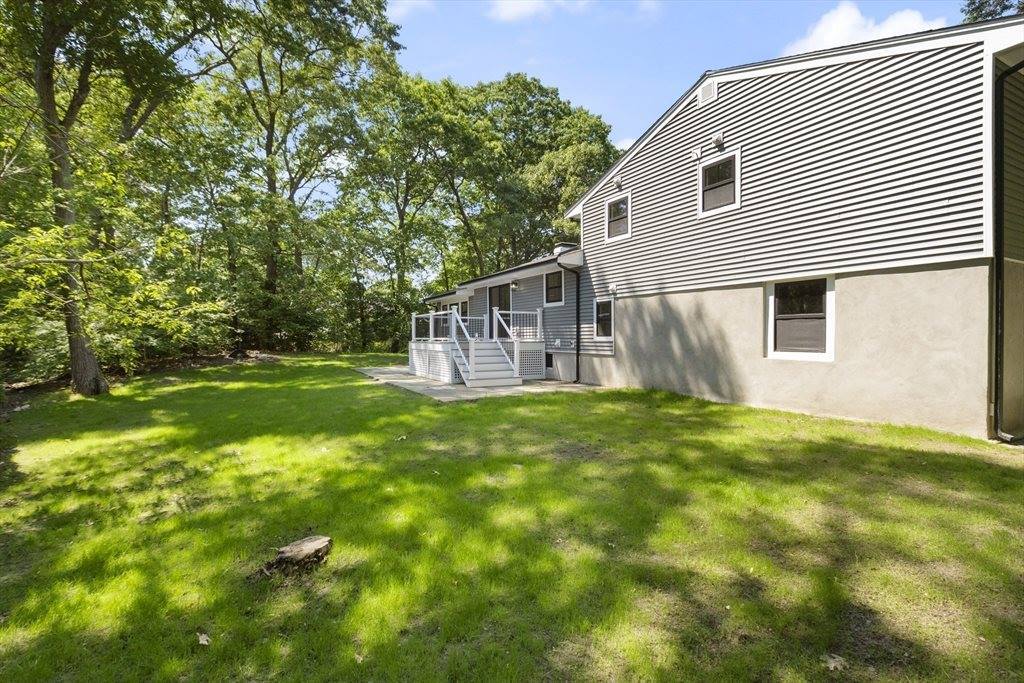 65 Churchill Dr, Norwood, MA 02062