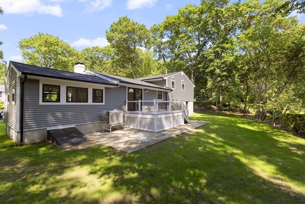 65 Churchill Dr, Norwood, MA 02062