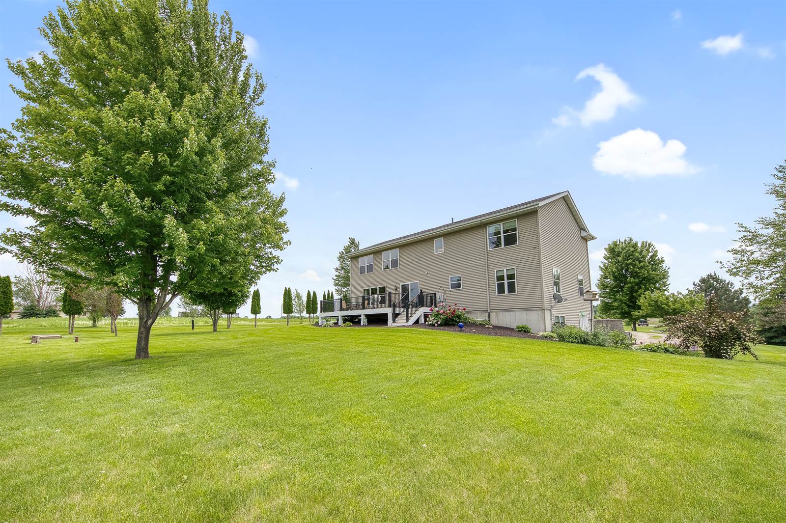 2528 14th Street NE, Faribault, MN 55021