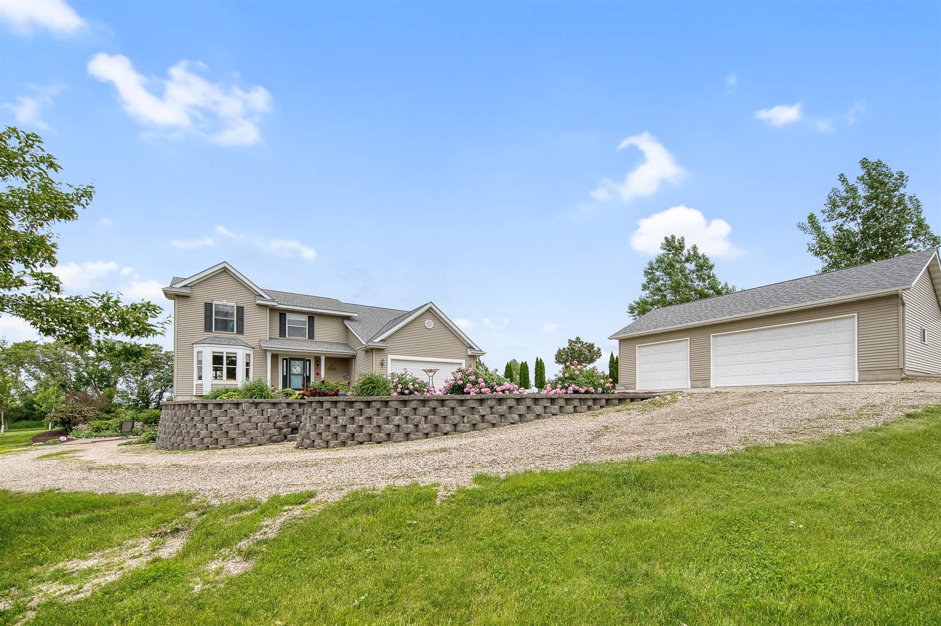 2528 14th Street NE, Faribault, MN 55021