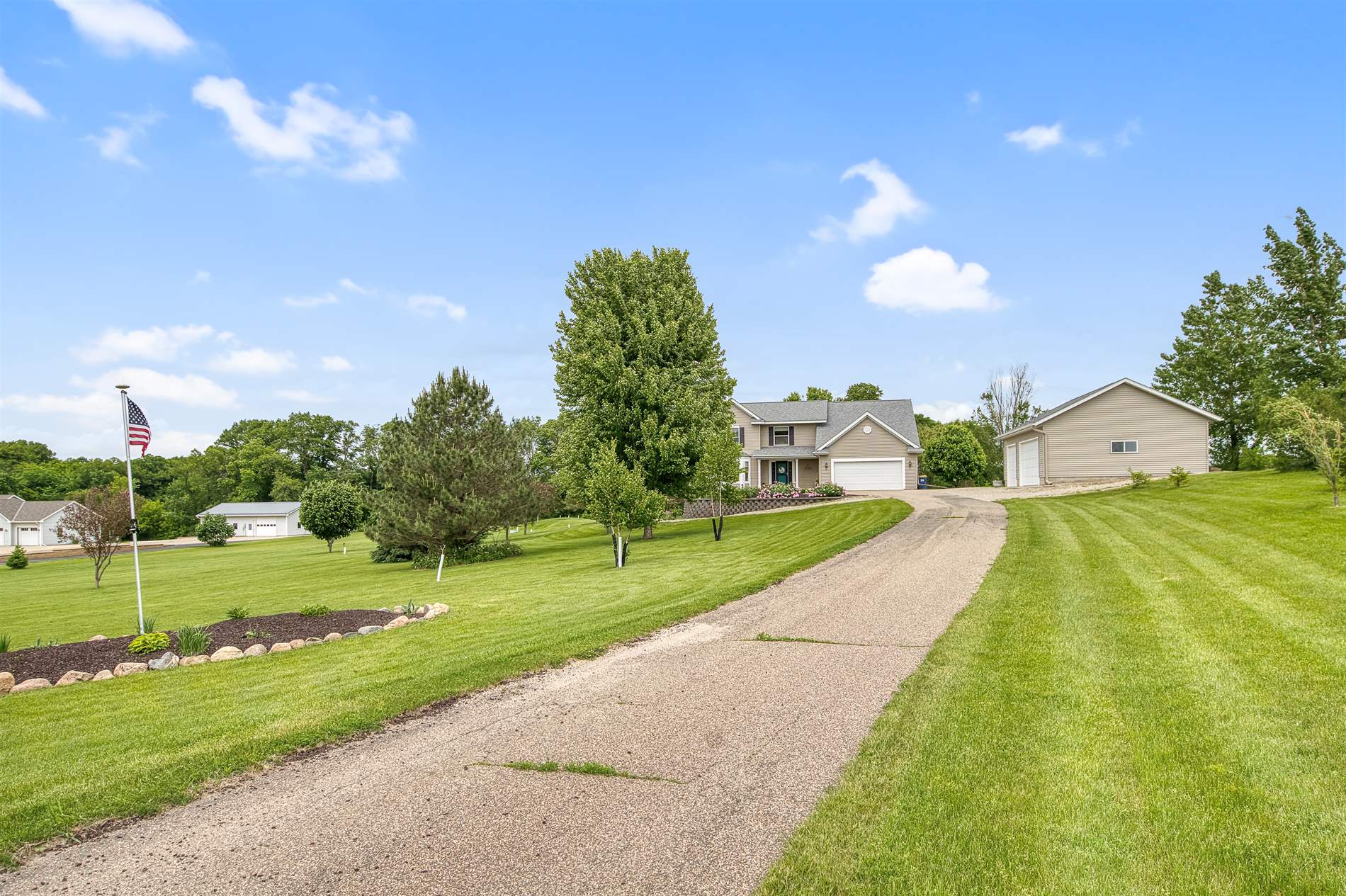 2528 14th Street NE, Faribault, MN 55021