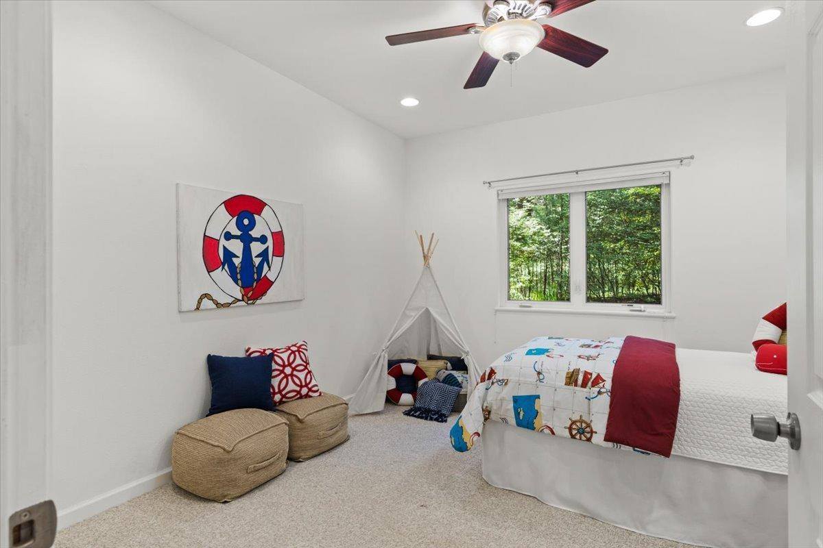 13511 North Meadow View Drive, Grass Valley, CA 95945