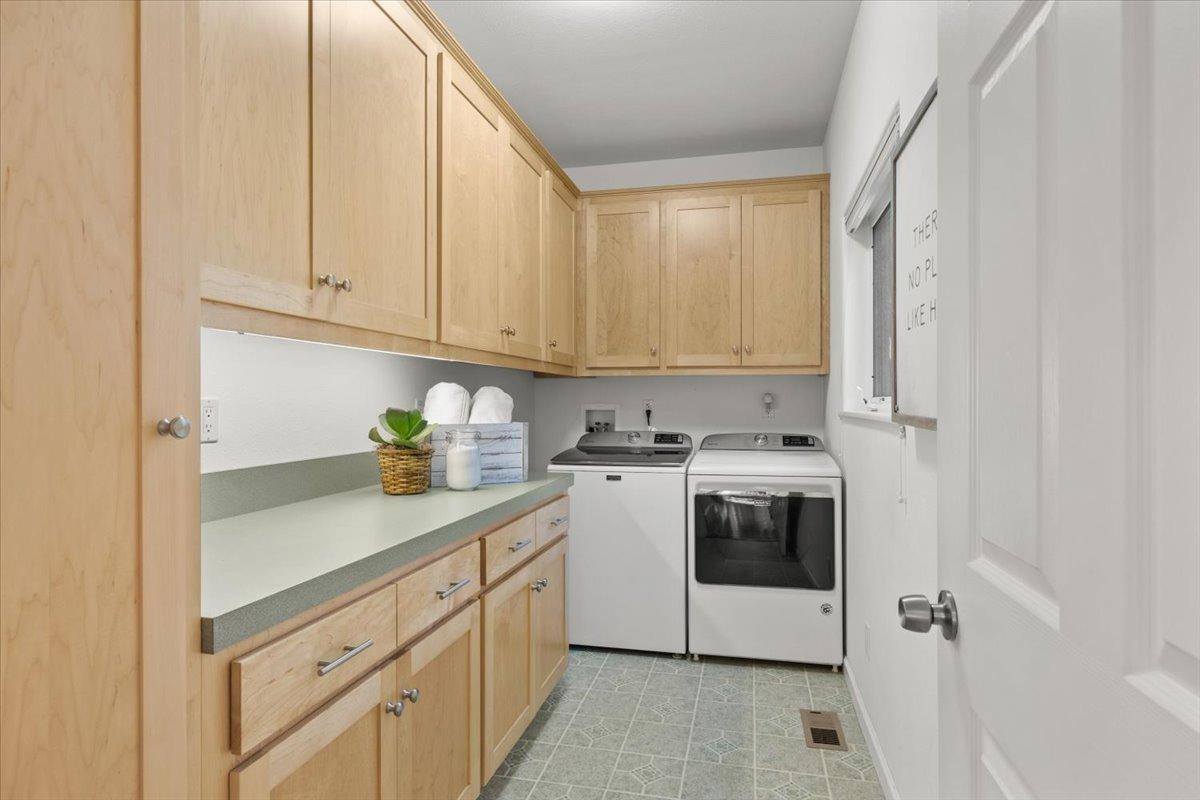 13511 North Meadow View Drive, Grass Valley, CA 95945