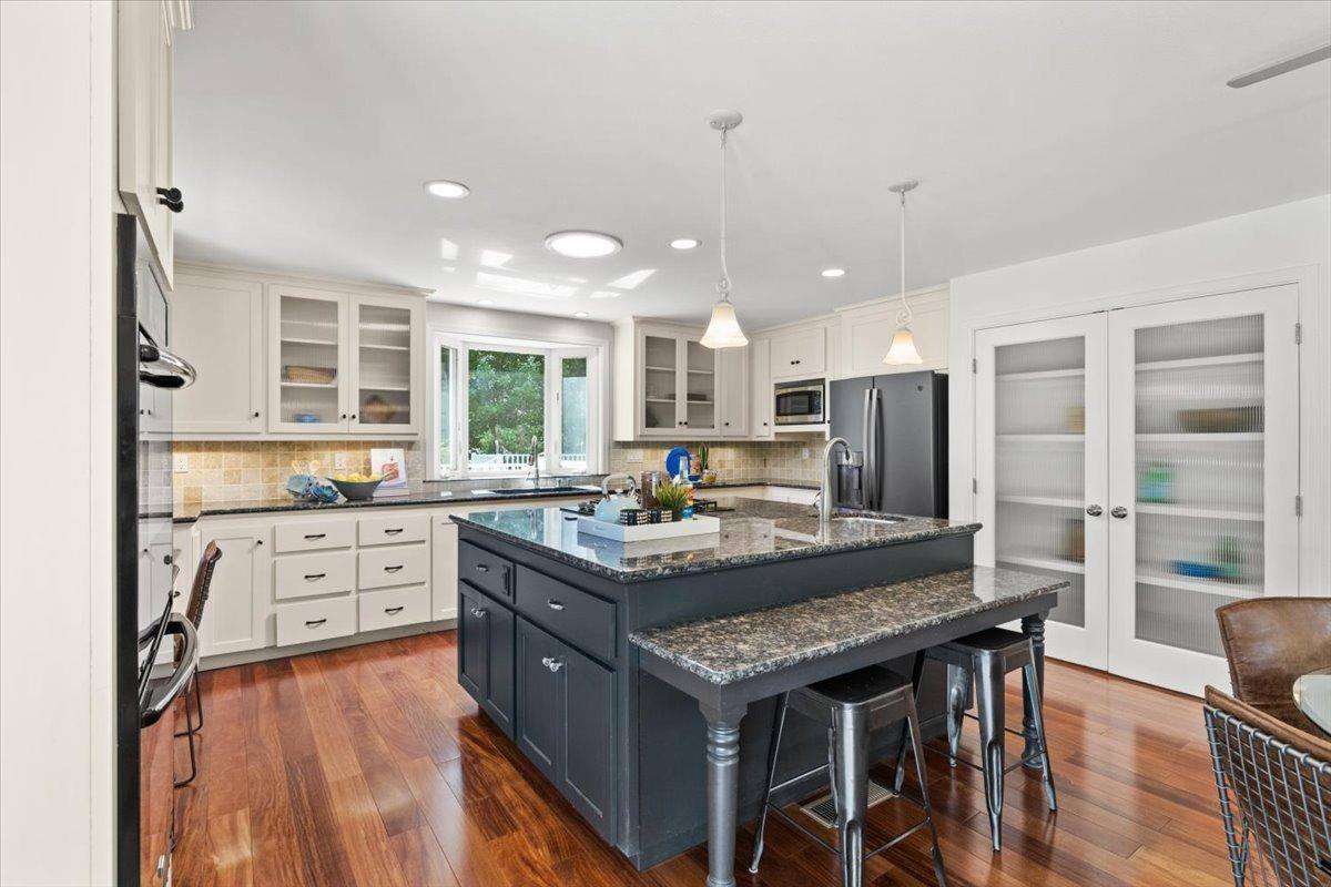 13511 North Meadow View Drive, Grass Valley, CA 95945