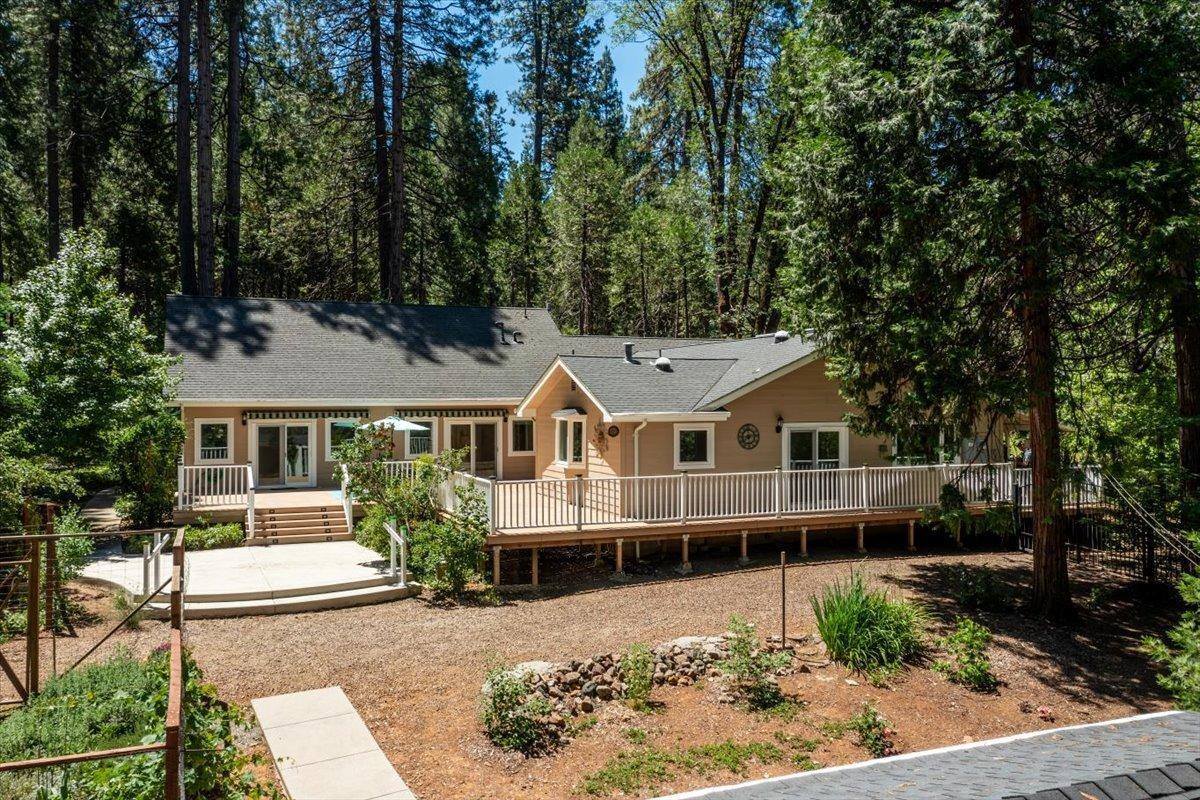 13511 North Meadow View Drive, Grass Valley, CA 95945
