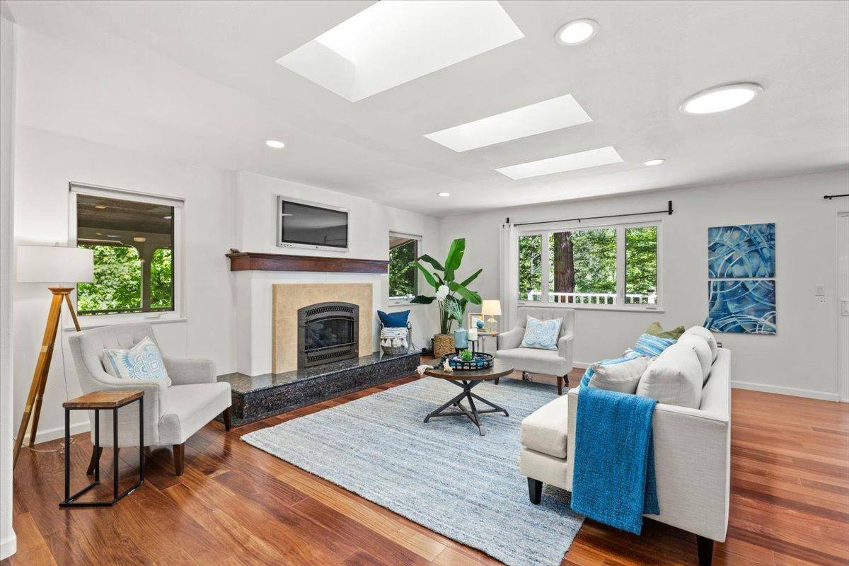 13511 North Meadow View Drive, Grass Valley, CA 95945