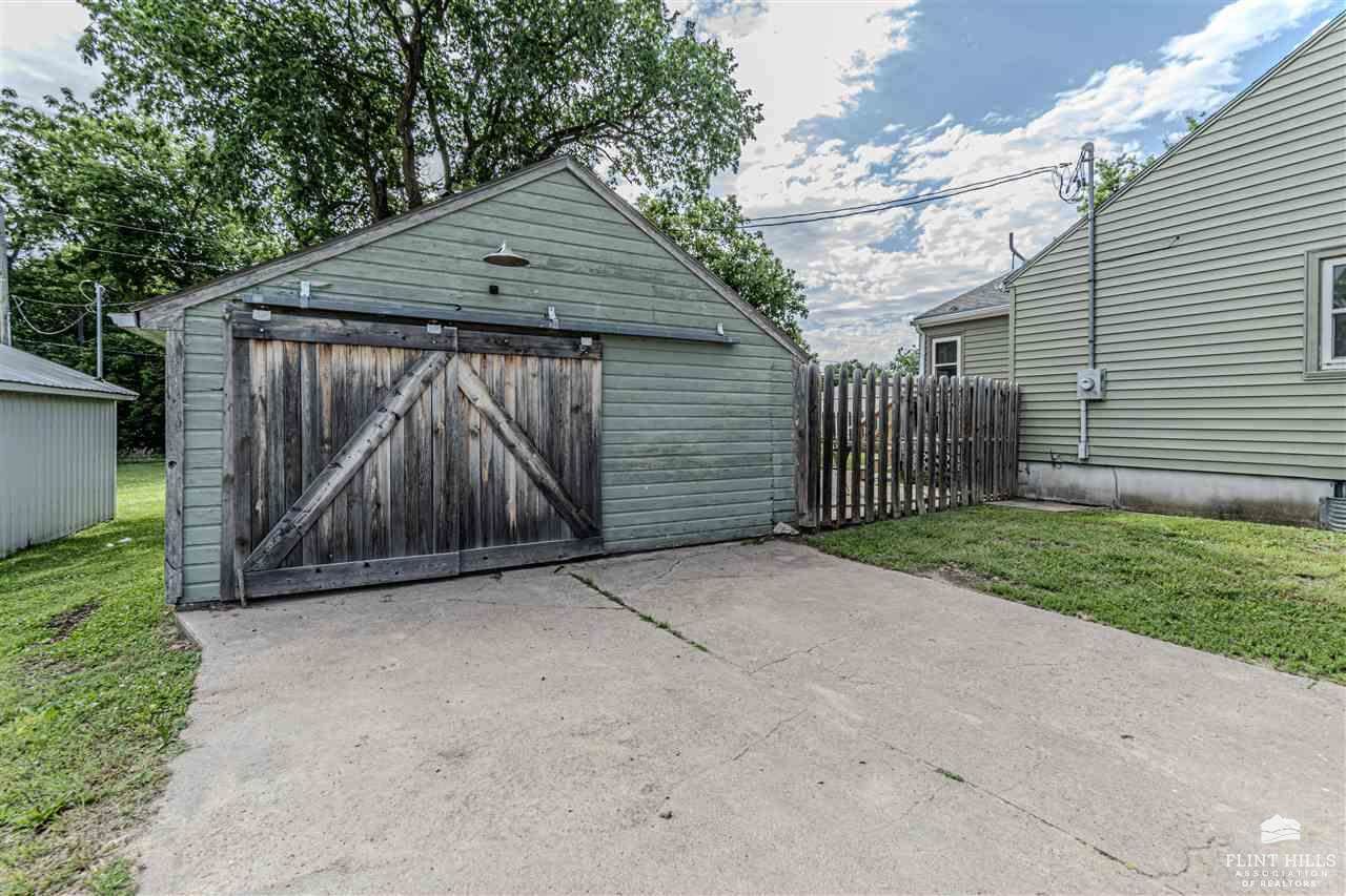 110 North 10th Street, Herington, KS 67449