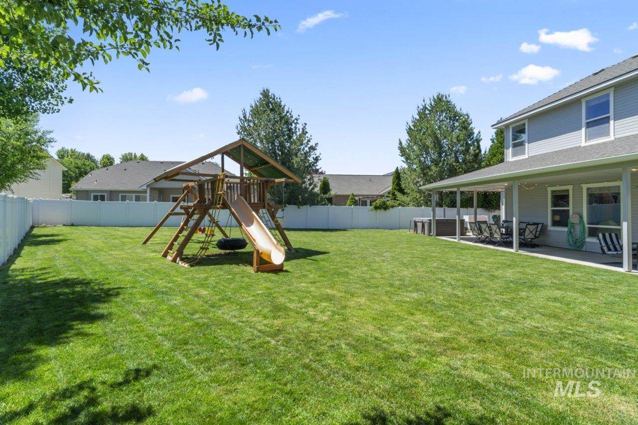 665 W Bear Track Dr, Meridian, ID 83642