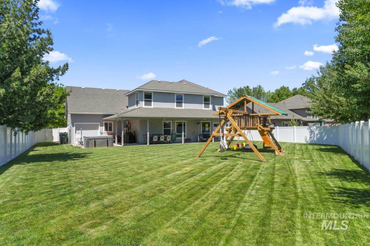 665 W Bear Track Dr, Meridian, ID 83642