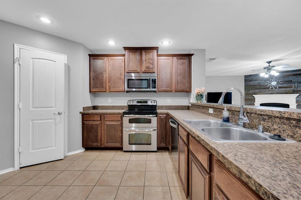 2015 Nature Drive, Heartland, TX 75126