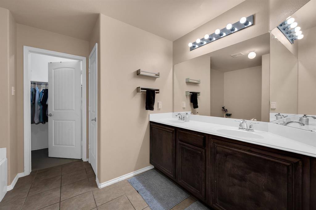 2015 Nature Drive, Heartland, TX 75126