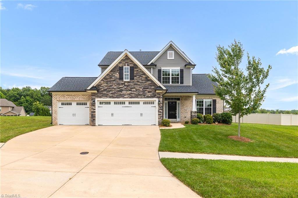 8751 Drummond Estates Drive, Kernersville, NC 27284