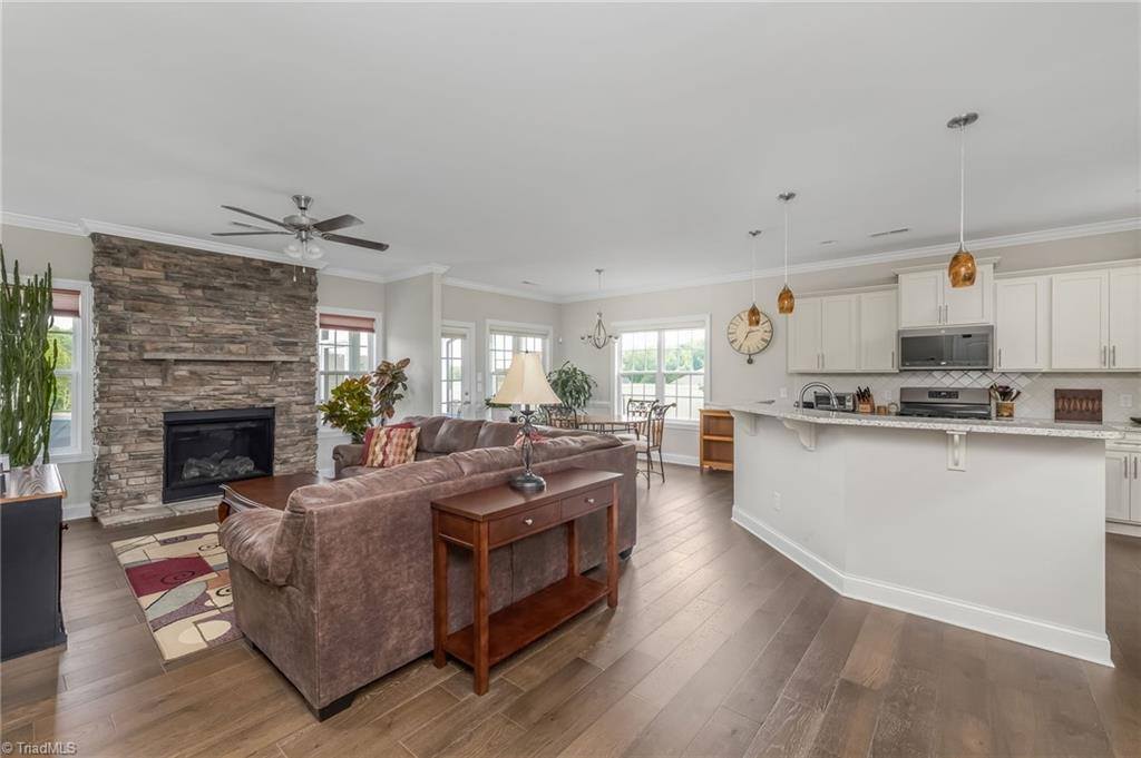 8751 Drummond Estates Drive, Kernersville, NC 27284