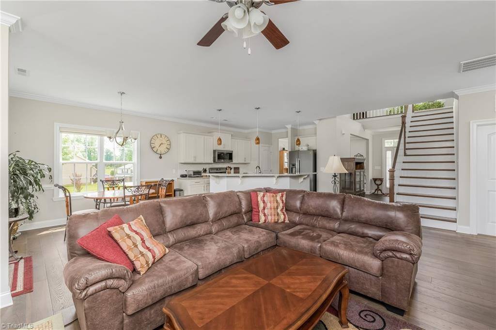 8751 Drummond Estates Drive, Kernersville, NC 27284