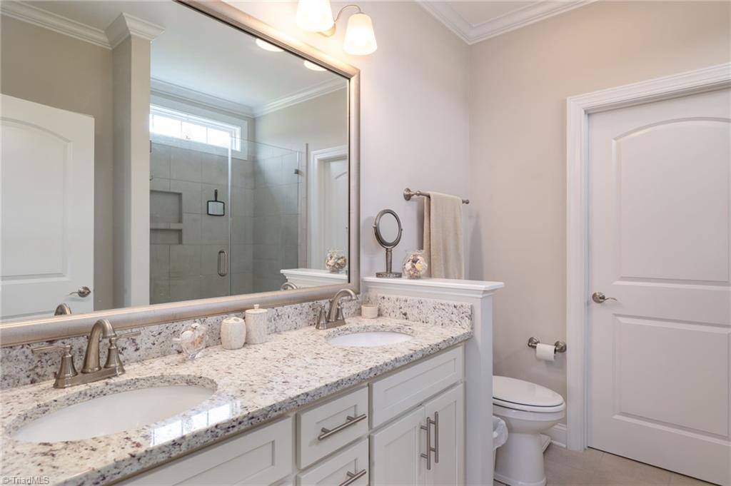 8751 Drummond Estates Drive, Kernersville, NC 27284