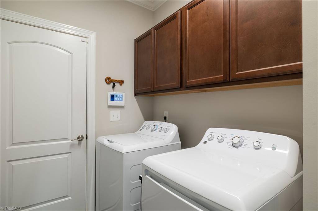 8751 Drummond Estates Drive, Kernersville, NC 27284