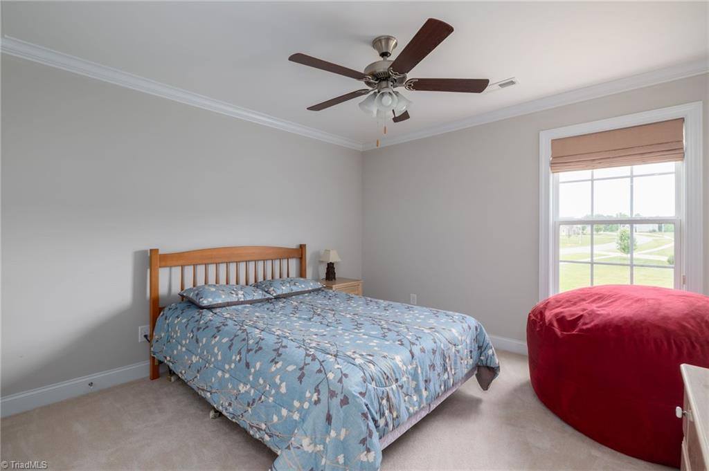 8751 Drummond Estates Drive, Kernersville, NC 27284