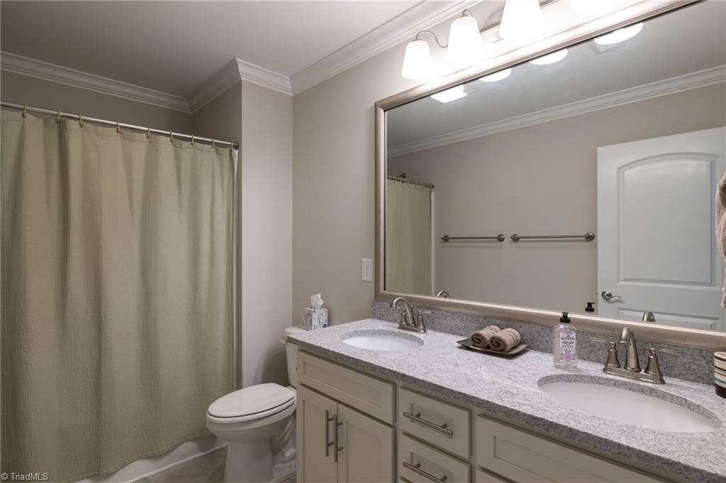 8751 Drummond Estates Drive, Kernersville, NC 27284