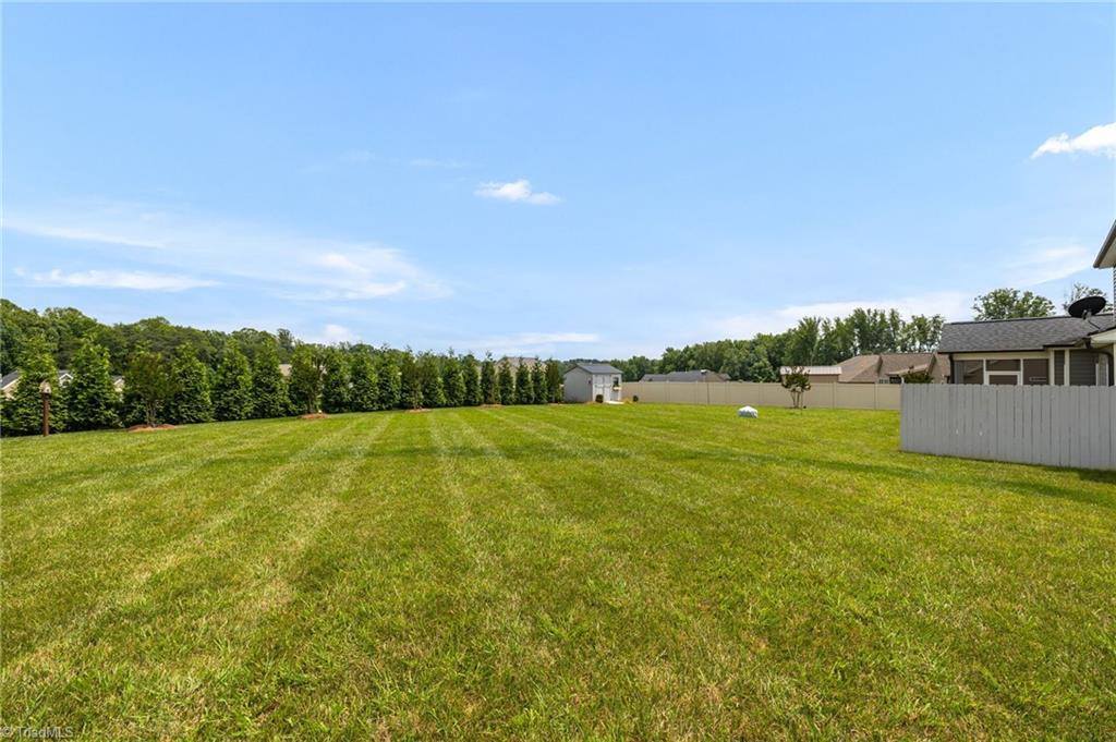 8751 Drummond Estates Drive, Kernersville, NC 27284