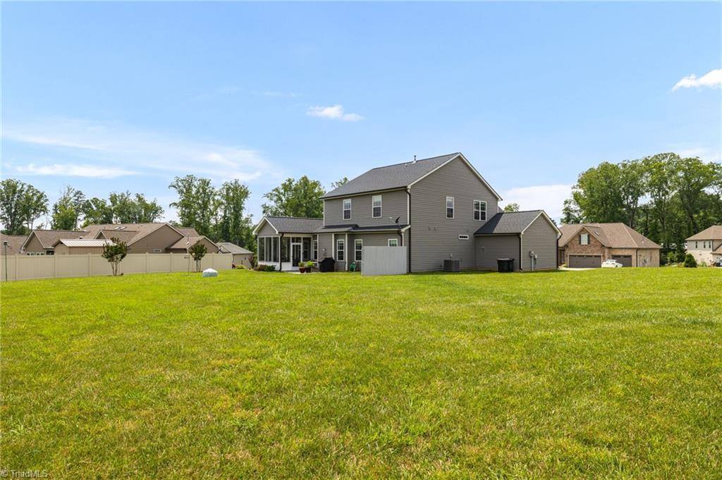 8751 Drummond Estates Drive, Kernersville, NC 27284