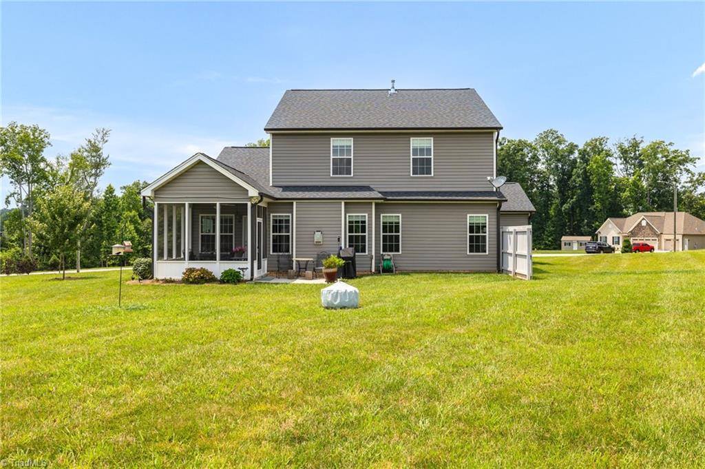 8751 Drummond Estates Drive, Kernersville, NC 27284