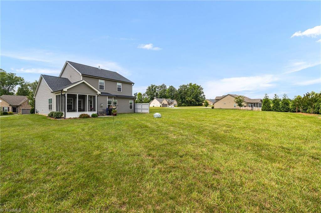 8751 Drummond Estates Drive, Kernersville, NC 27284