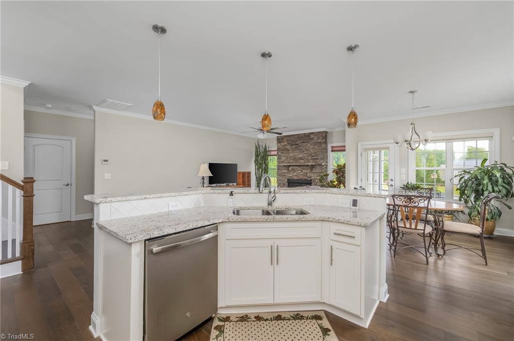 8751 Drummond Estates Drive, Kernersville, NC 27284