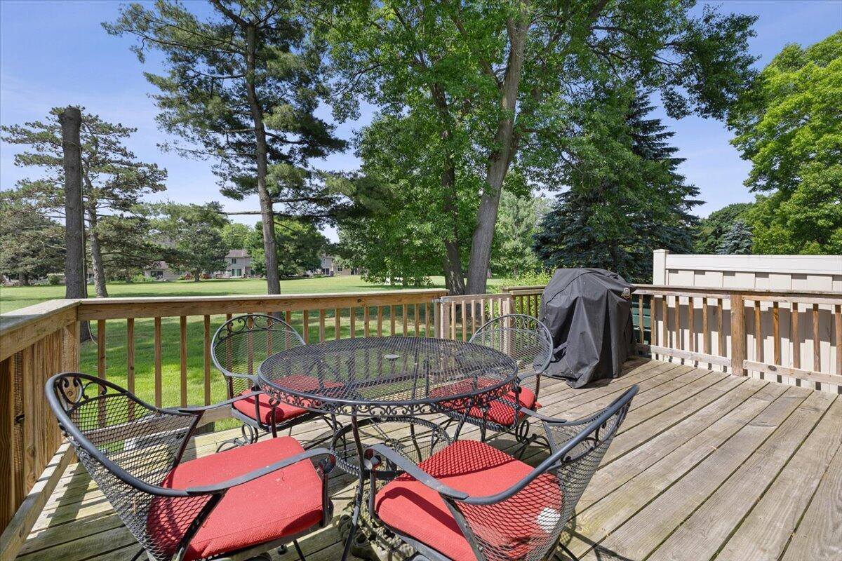 2003 Lac Du Mont Drive, Haslett, MI 48840