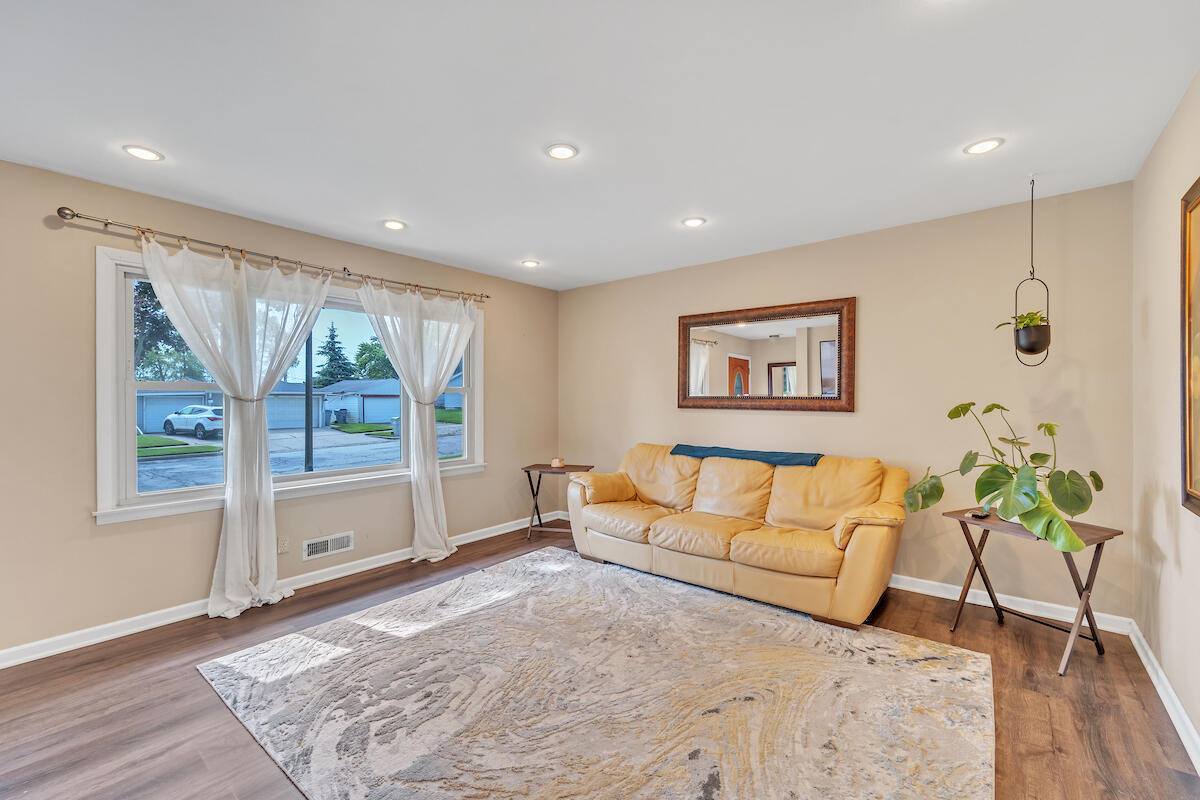 6411 South 19th St, Milwaukee, WI 53211