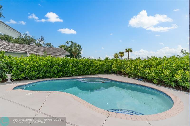 2732 Oak Tree Ln, Fort Lauderdale, FL 33309