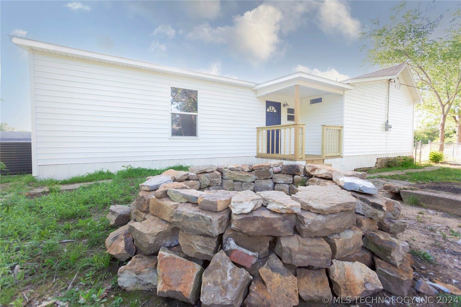 100 2nd, Haileyville, OK 74432