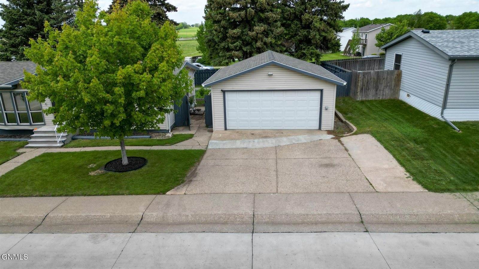 4200 Arlington Drive North, Bismarck, ND 58503