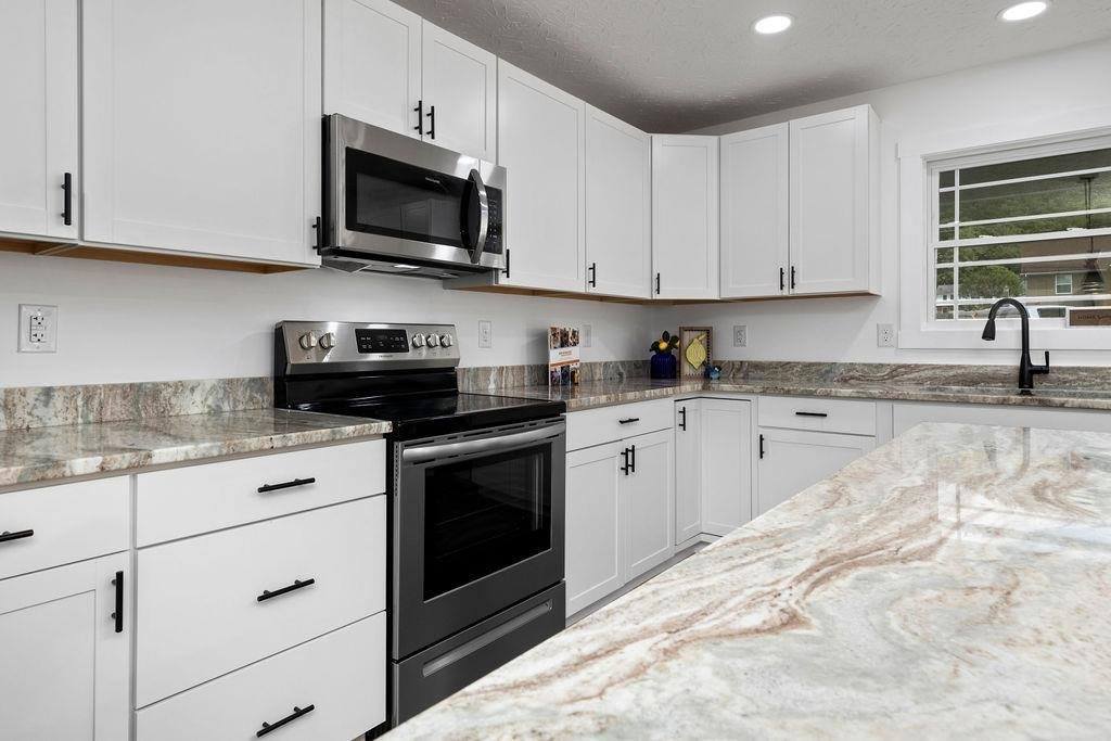 1221 S Delphine Ave, Waynesboro, VA 22980