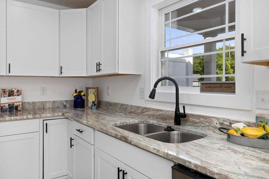 1221 S Delphine Ave, Waynesboro, VA 22980