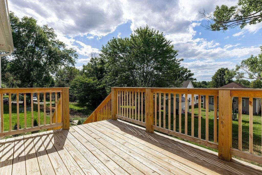 1221 S Delphine Ave, Waynesboro, VA 22980