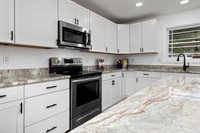 1221 S Delphine Ave, Waynesboro, VA 22980