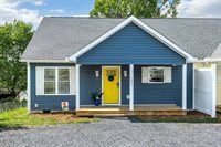 1221 S Delphine Ave, Waynesboro, VA 22980