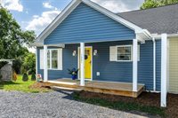 1221 S Delphine Ave, Waynesboro, VA 22980