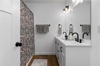 1221 S Delphine Ave, Waynesboro, VA 22980