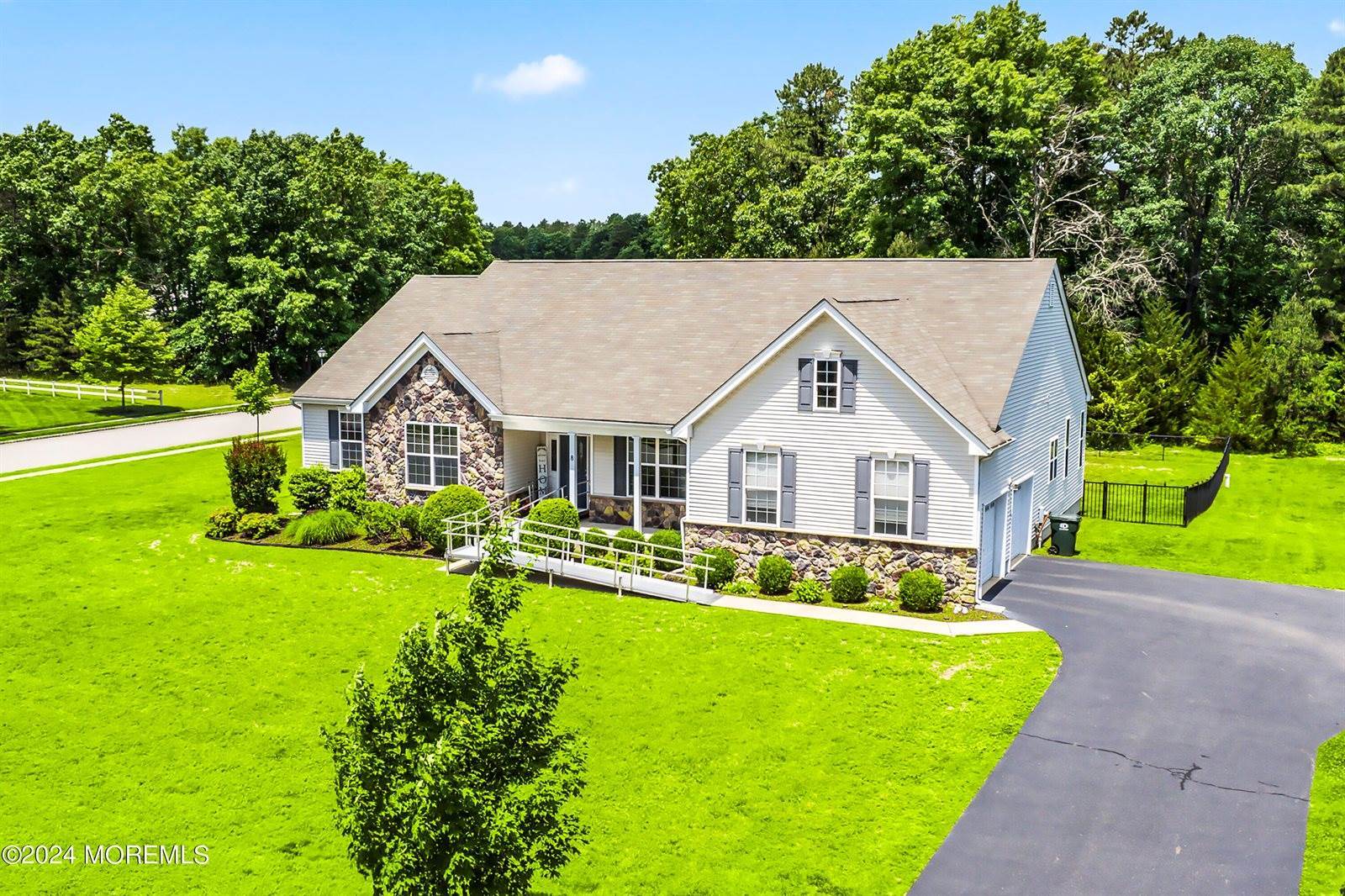 8 Aidan Lane, Jackson, NJ 08527