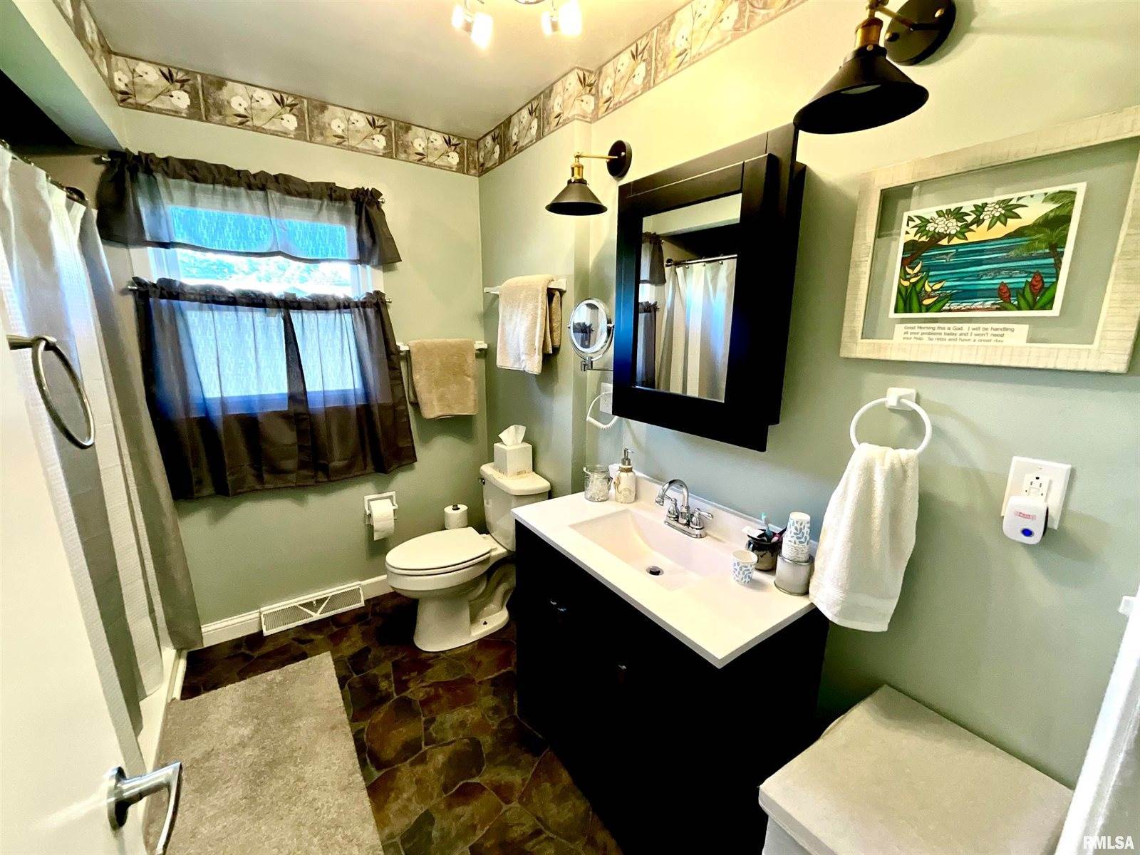 552 29TH Avenue, East Moline, IL 61244