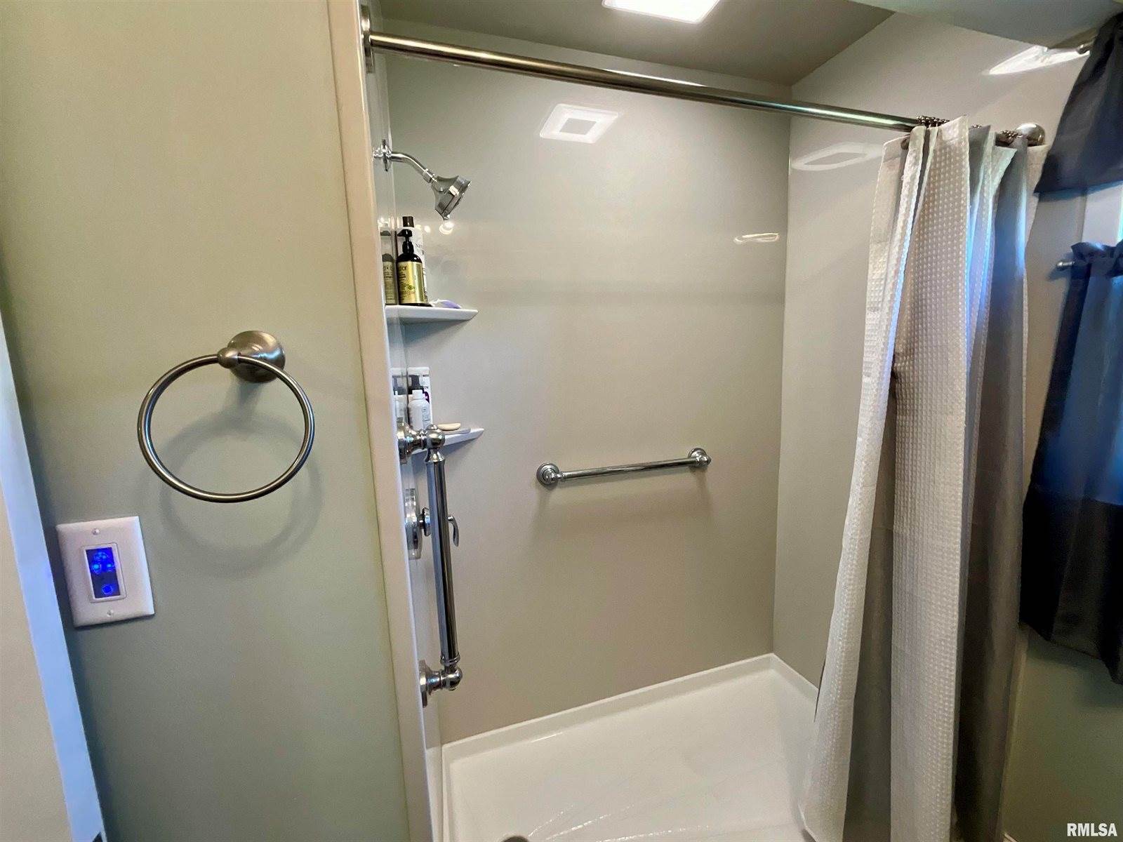 552 29TH Avenue, East Moline, IL 61244