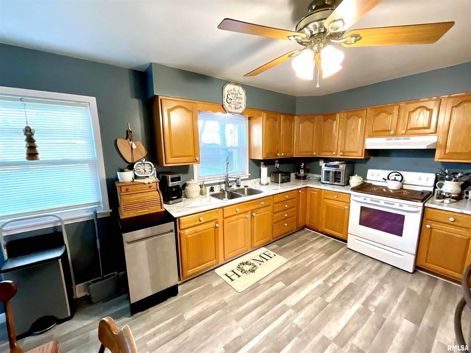 552 29TH Avenue, East Moline, IL 61244