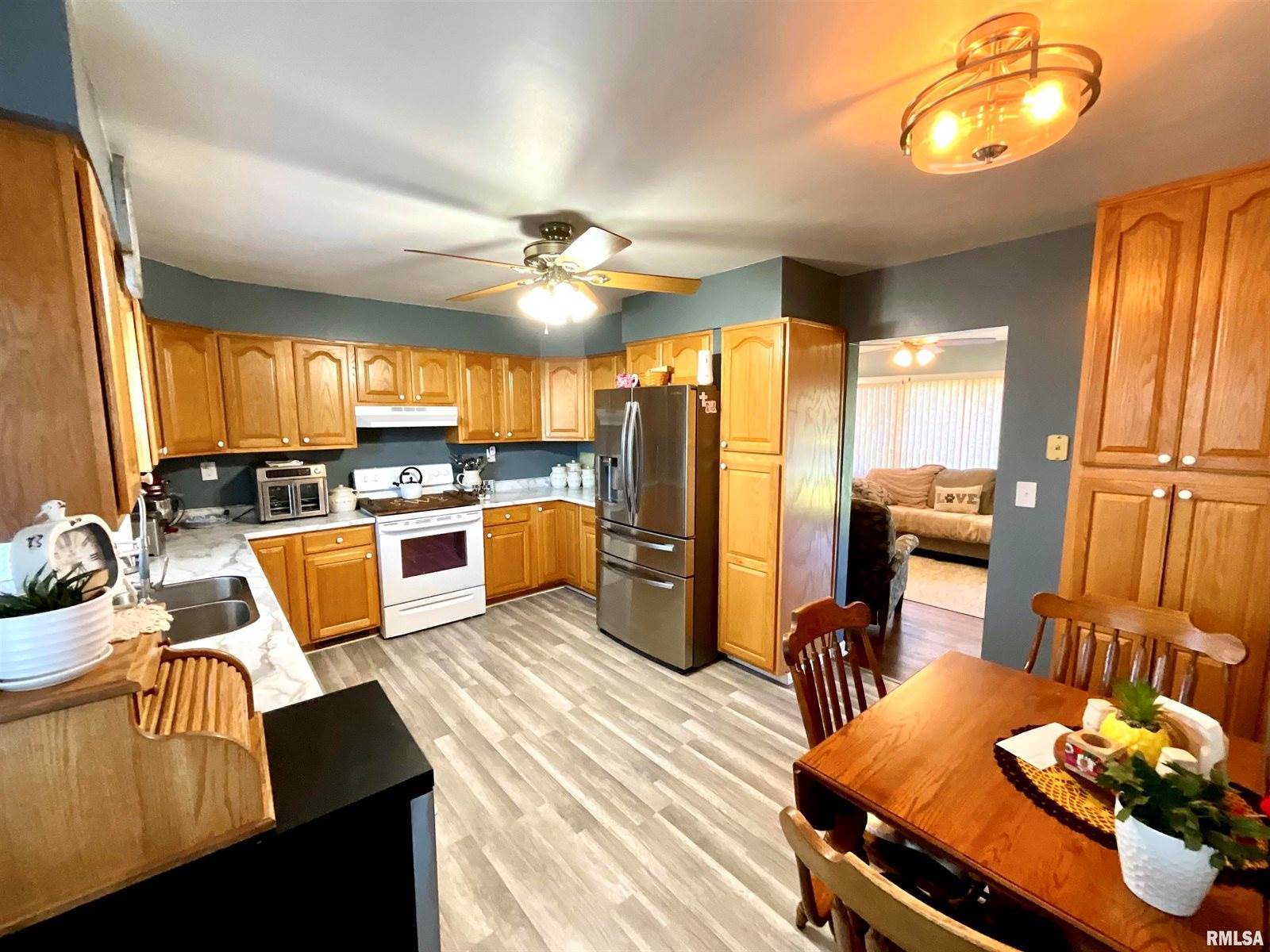 552 29TH Avenue, East Moline, IL 61244