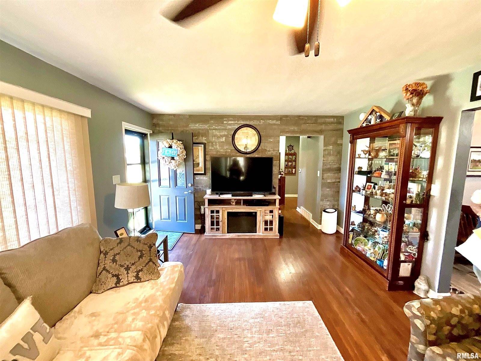 552 29TH Avenue, East Moline, IL 61244