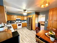 552 29TH Avenue, East Moline, IL 61244